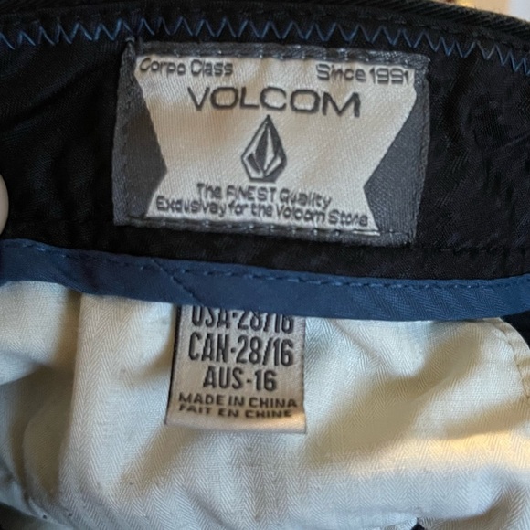 BOYS VOLCOM SHORTS - Picture 2 of 4